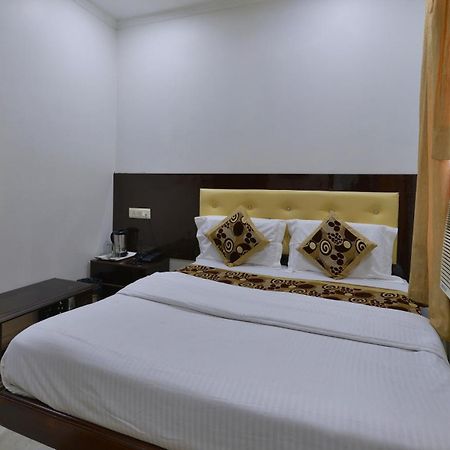 Family Hotel By Pg International Nowe Delhi Zewnętrze zdjęcie