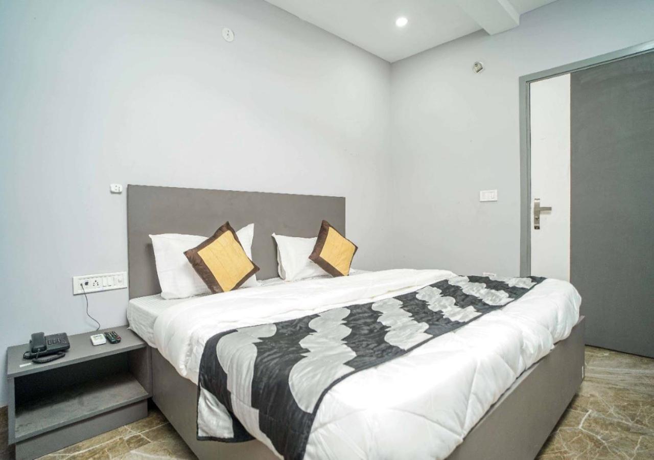 Family Hotel By Pg International Nowe Delhi Zewnętrze zdjęcie